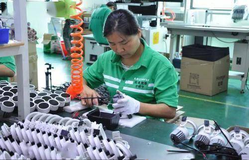 在工廠工作30天，每天加班3小時，離職后能否要求老板賠償？——兼談與旅游業(yè)務(wù)的關(guān)聯(lián)